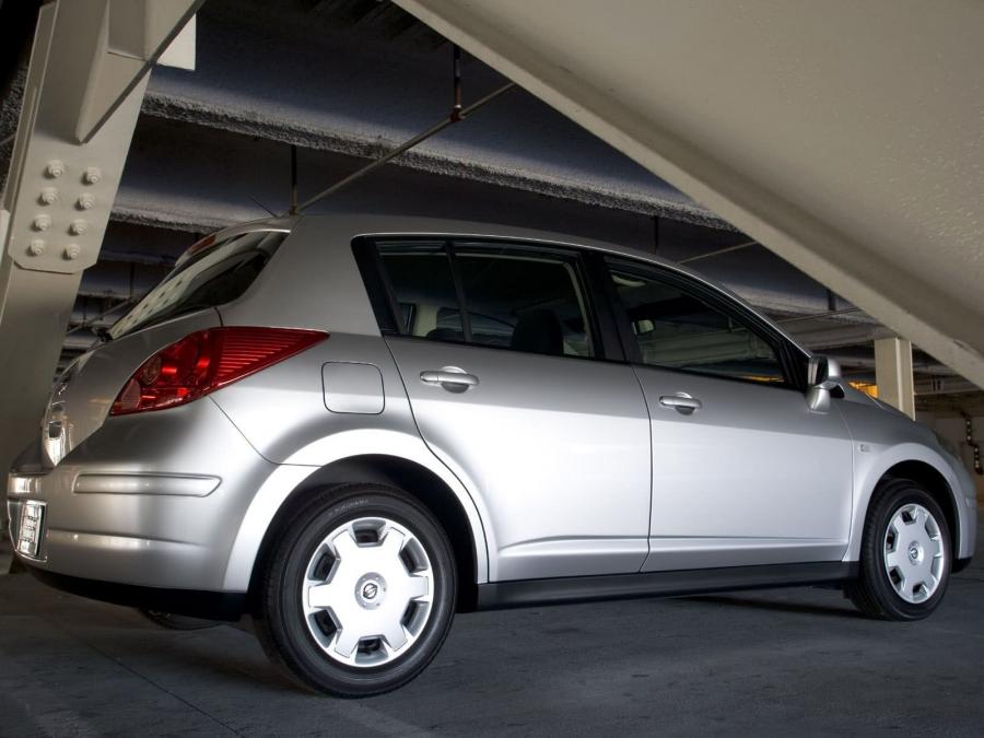  Nissan Versa Hatchback 2007 года  (фото 15 из 17)